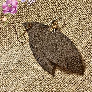 Leather earrings darl brown leaf style
